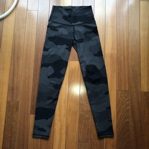 Black camo leggings